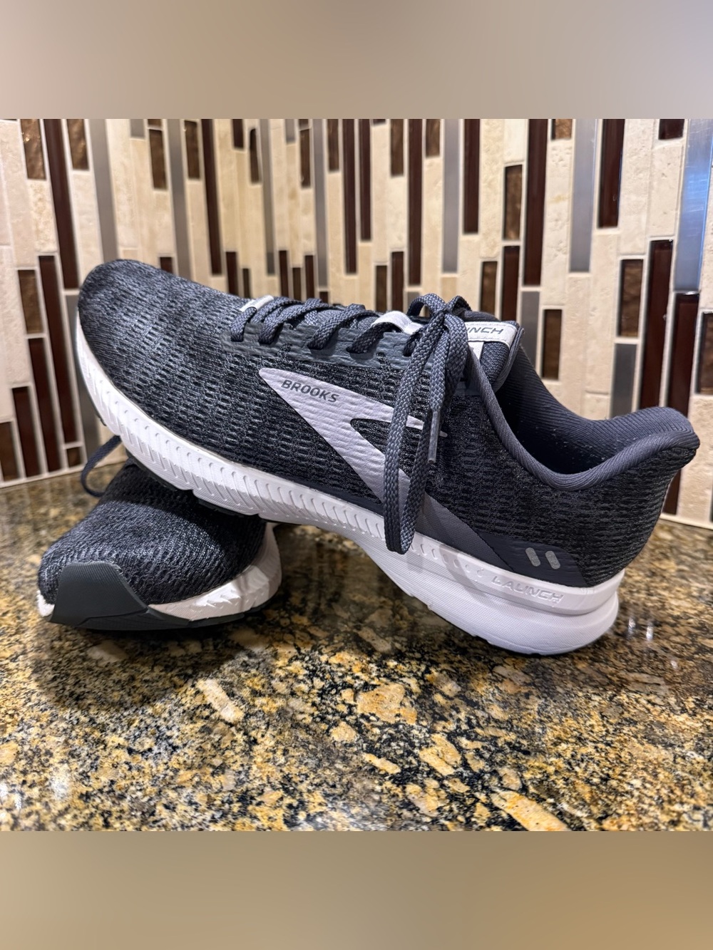 Brooks Launch 8 Running Shoes Women Size 9.5 B Gray Mesh Comfort Low Sneakers